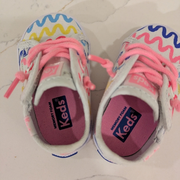 Adorable Keds For Newborn Baby - Picture 6 of 7